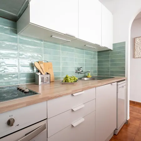 Sunny Terrace With Heated Pool View Apartmán