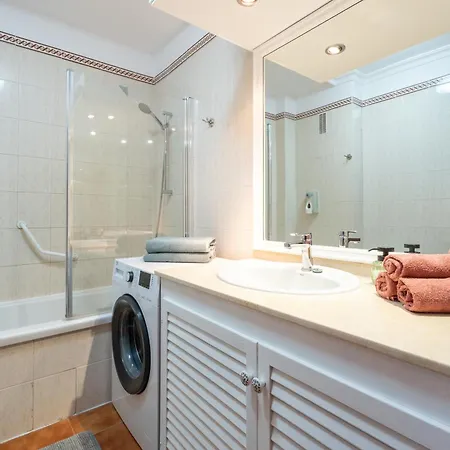 Sunny Terrace With Heated Pool View Apartmán *