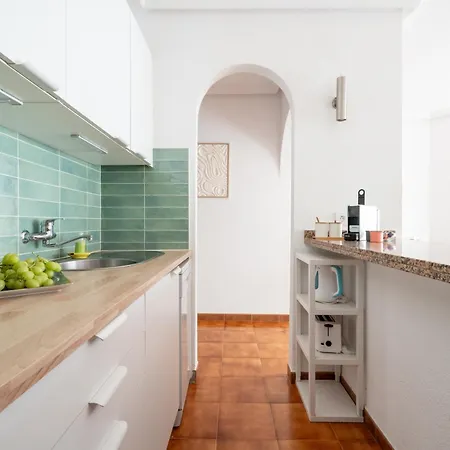 Sunny Terrace With Heated Pool View Apartmán